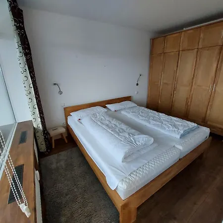 Ginys Pool Apartment *